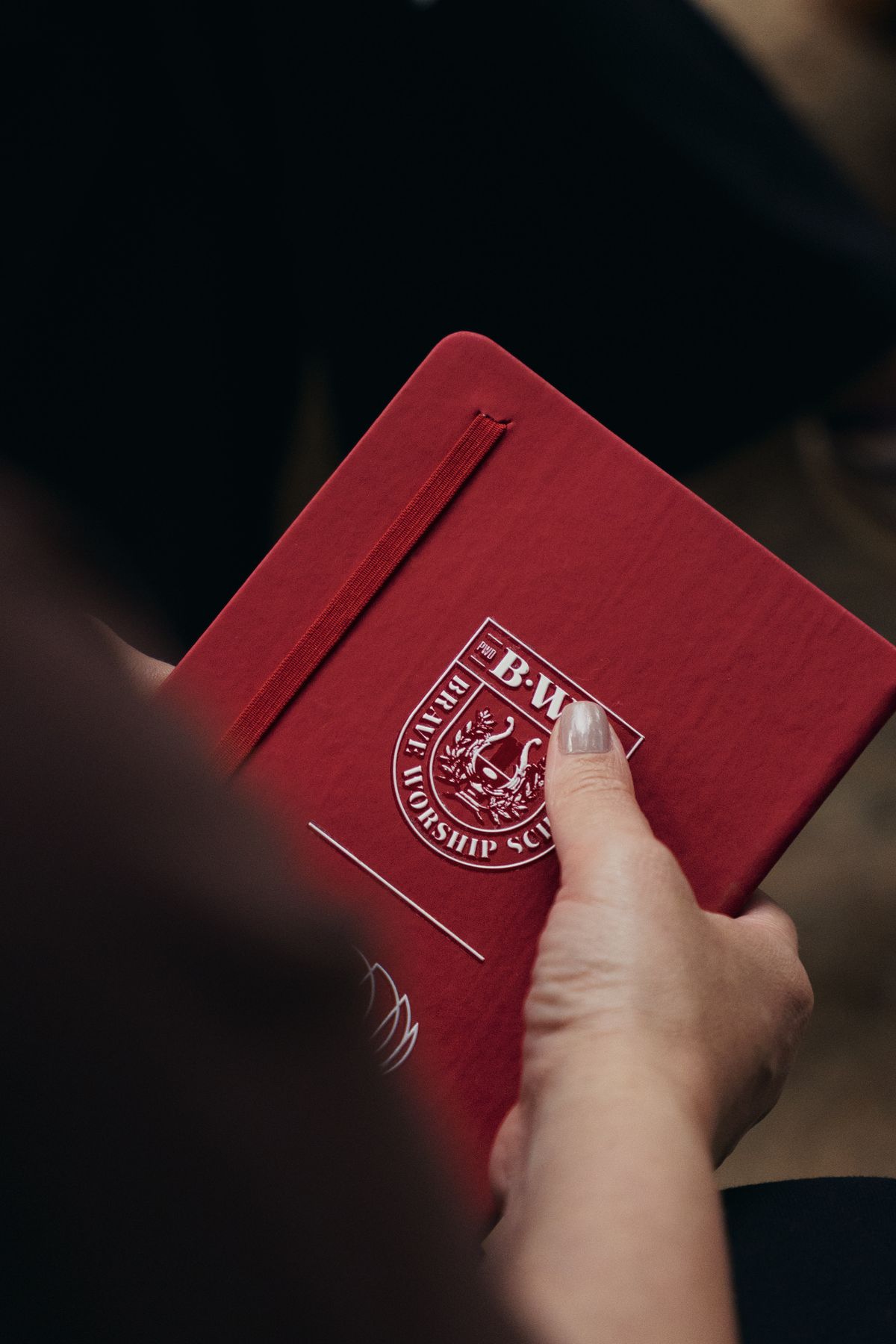 Caderno oficial da Brave Worship School